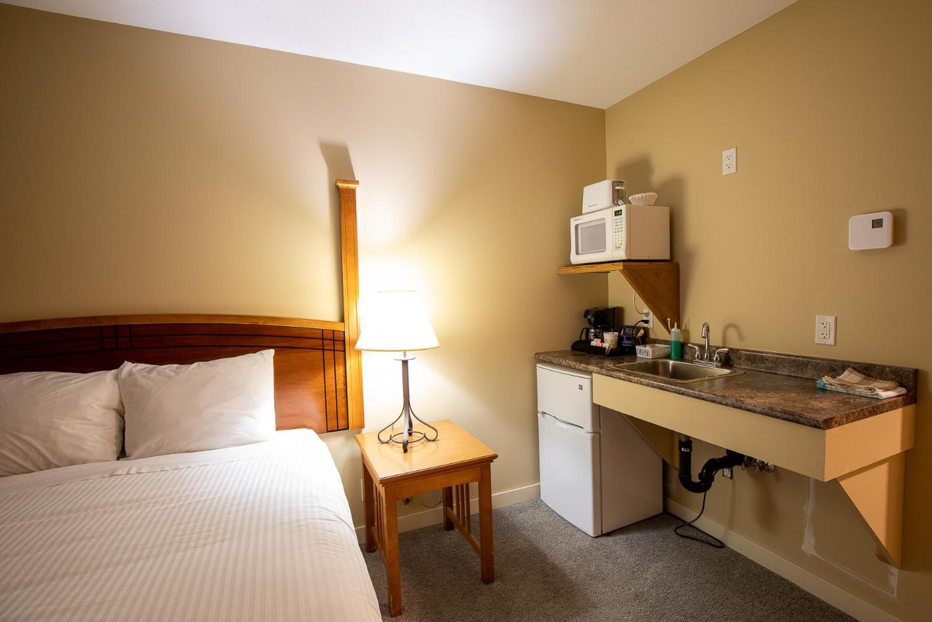 Northway Motor 3* Dease Lake