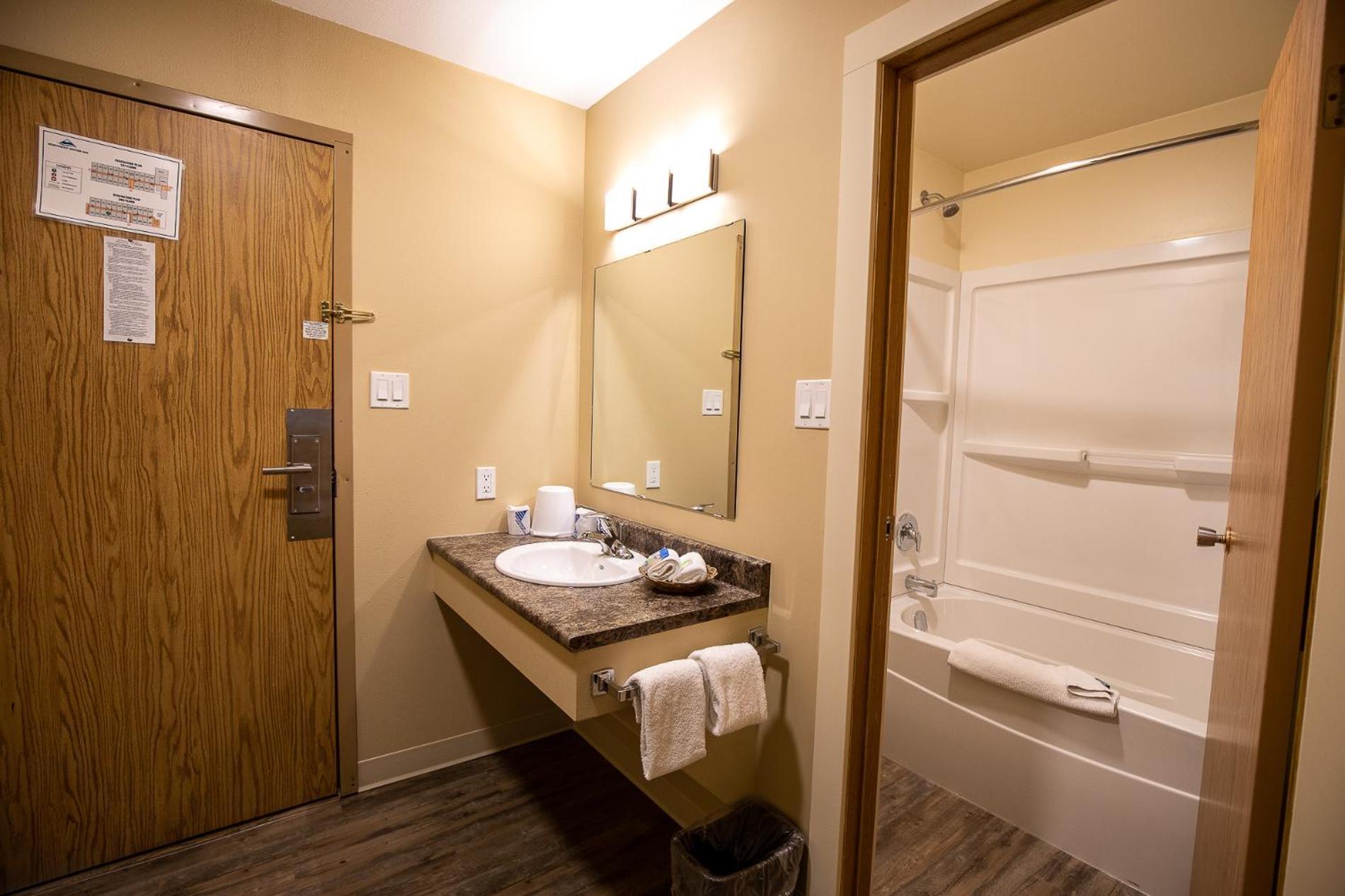 Northway Motor Motel 3*